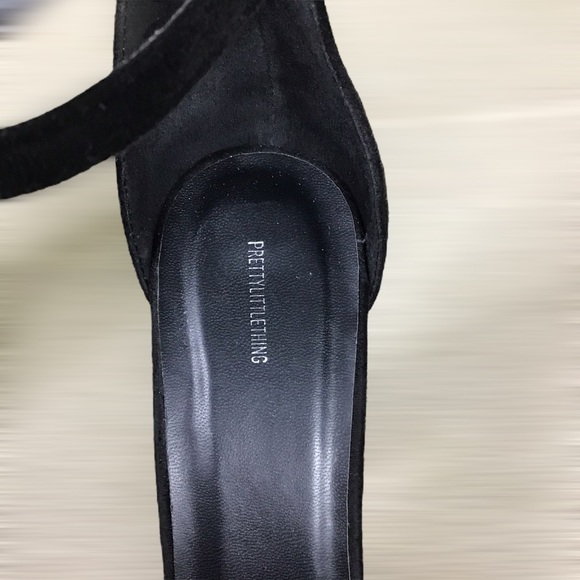 Pretty little things Women’s faux suede Strappy sandals Sz 9 EUC (worn once) - Picture 6 of 6
